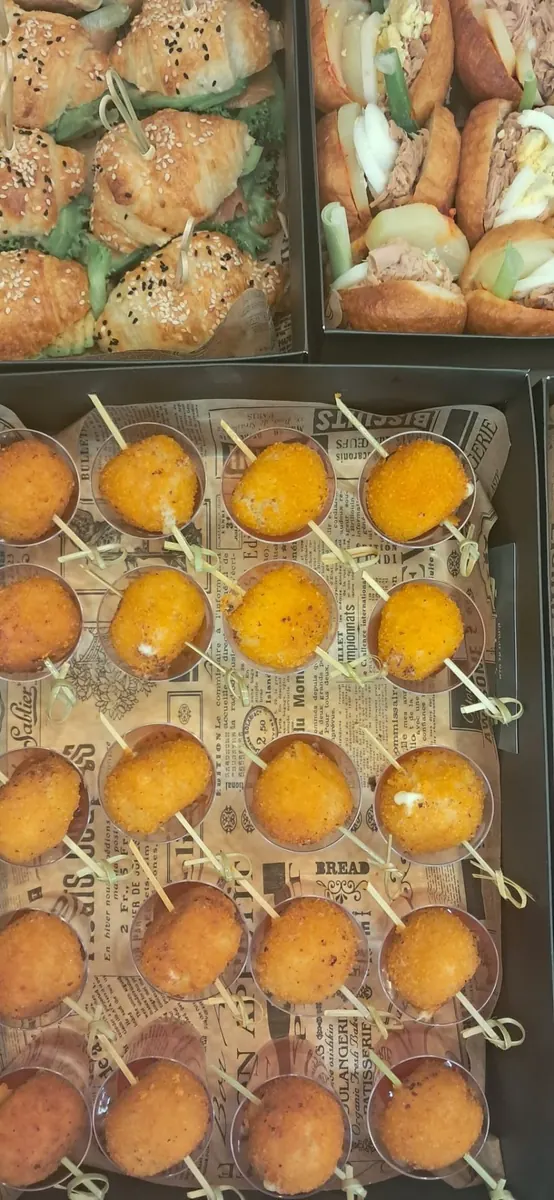 מגשי אירוח מגוונים